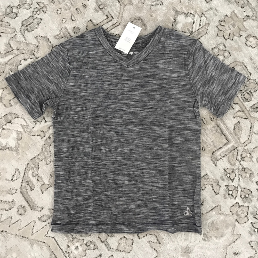 🆕 NWT gap t shirt!